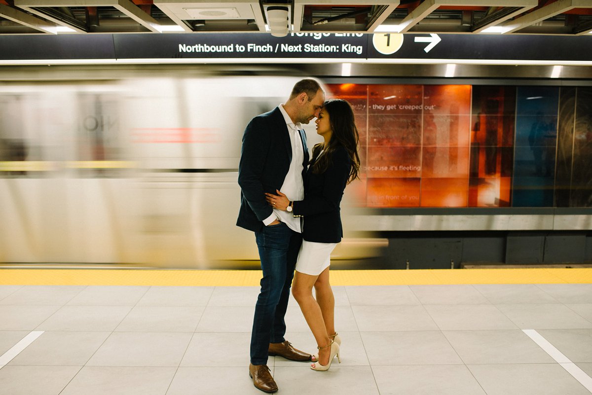 downtown toronto engagement session